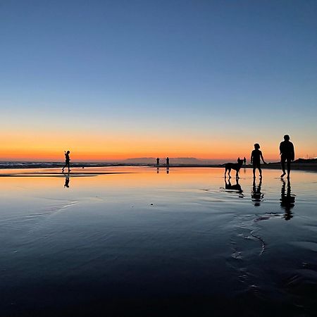 Sea View & Sundown, 150M From The Beach And Surf Spots Costa de Caparica Exterior foto